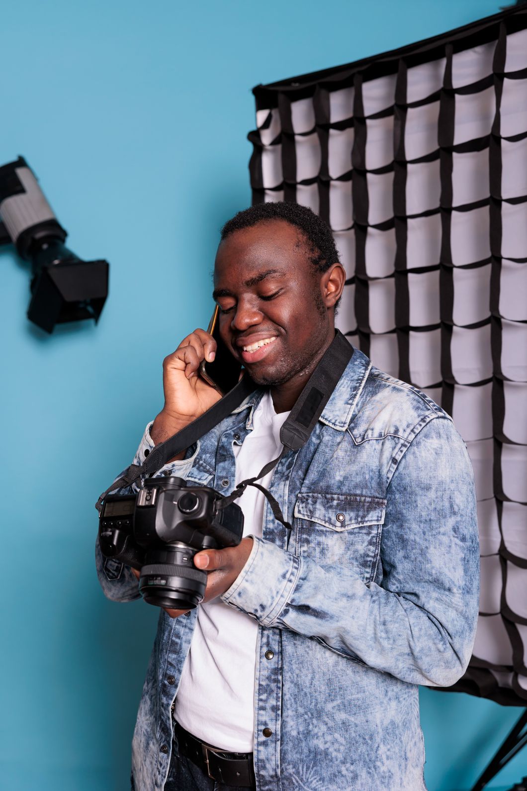 confident photography enthusiast having a phone ca UNFKCSN